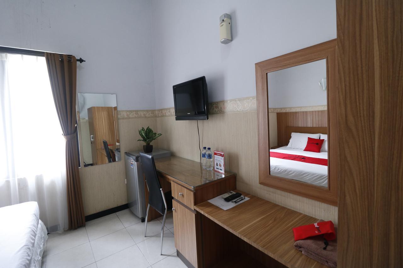 Reddoorz Plus Near Undip Tembalang Hotel Semarang Exterior foto