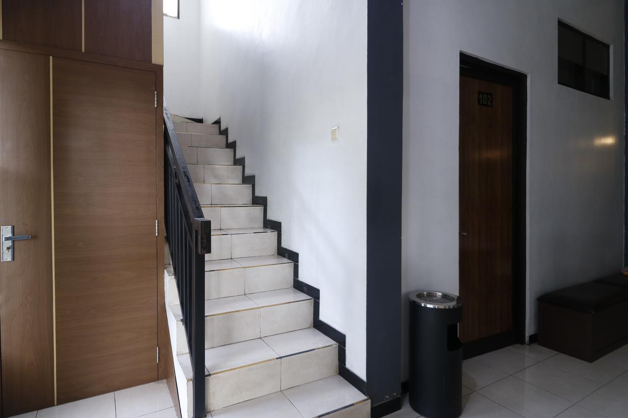 Reddoorz Plus Near Undip Tembalang Hotel Semarang Exterior foto